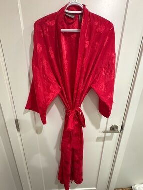Valerie Stevens Fuchsia Satin Robe